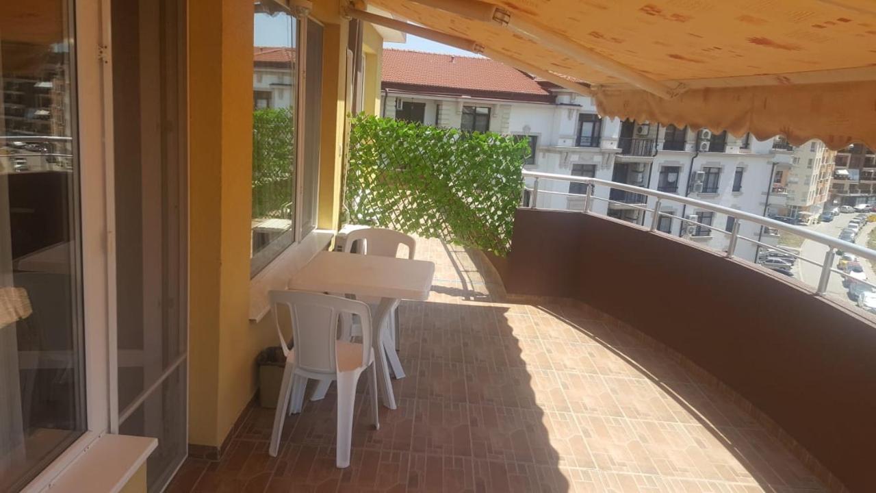 Valemar Apartments Pomorie Ngoại thất bức ảnh